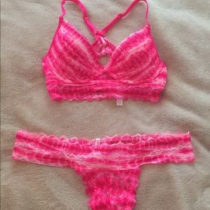 PINK Victoria’s Secret Geo lace bralette Set  XS M